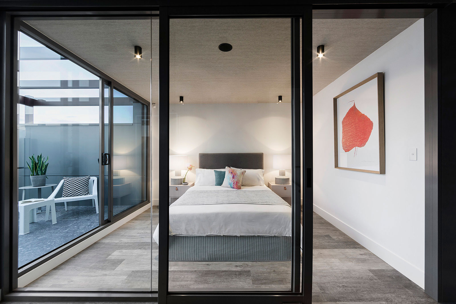 A Sleek Contemporary Home Offers Elegance, Lots of Light and Spectacular Views in Prahran, Australia by LSA Architects (14)