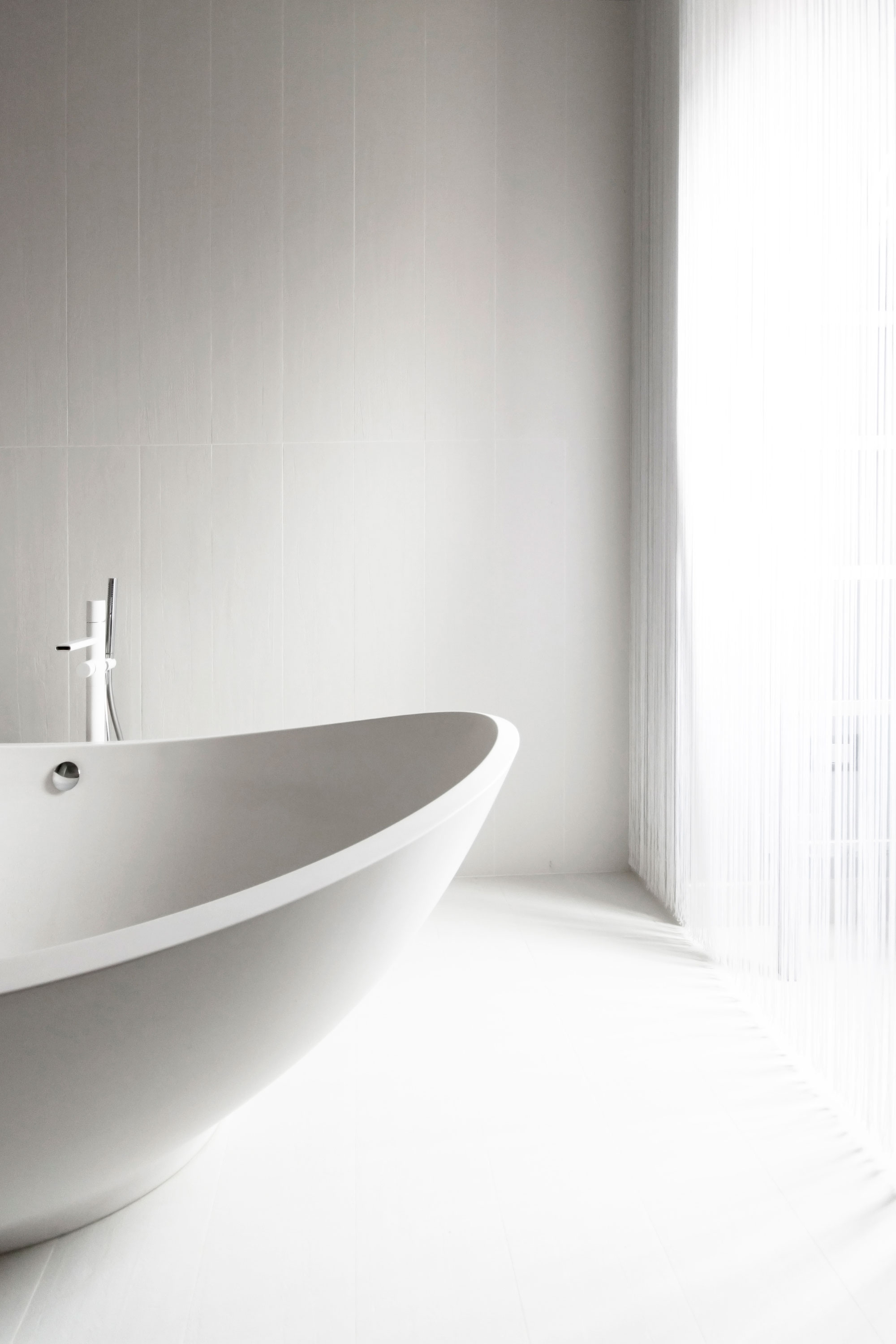 A Small Contemporary Home in White in San Miniato, Italy by LDA.iMdA Associated Architects (16)