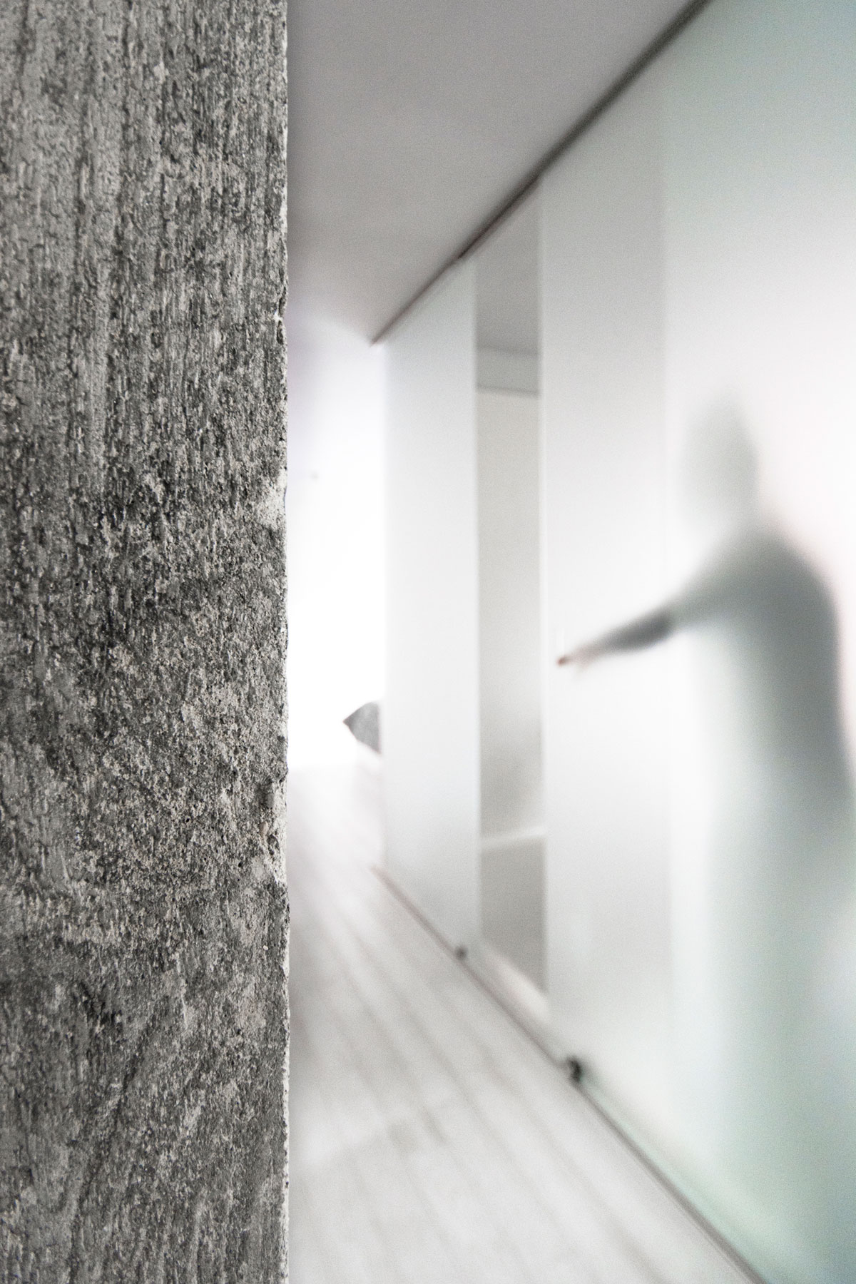 A Small Contemporary Home in White in San Miniato, Italy by LDA.iMdA Associated Architects (7)