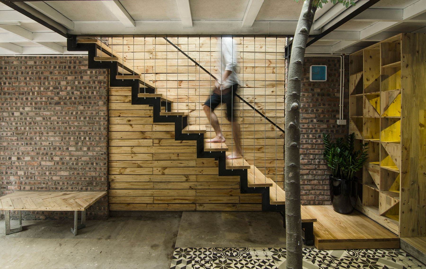 A Small Modern Home with Central Atrium and Rustic Vibe in Hoàng Văn Thái by Global Architects & Associates (6)
