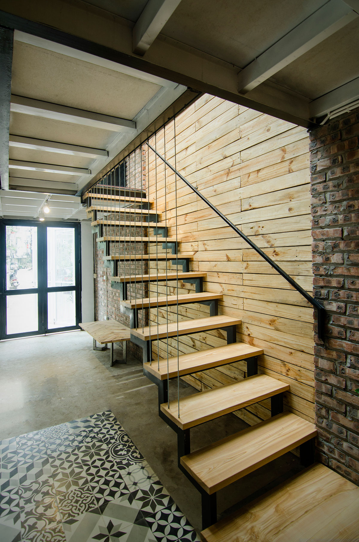 A Small Modern Home with Central Atrium and Rustic Vibe in Hoàng Văn Thái by Global Architects & Associates (7)