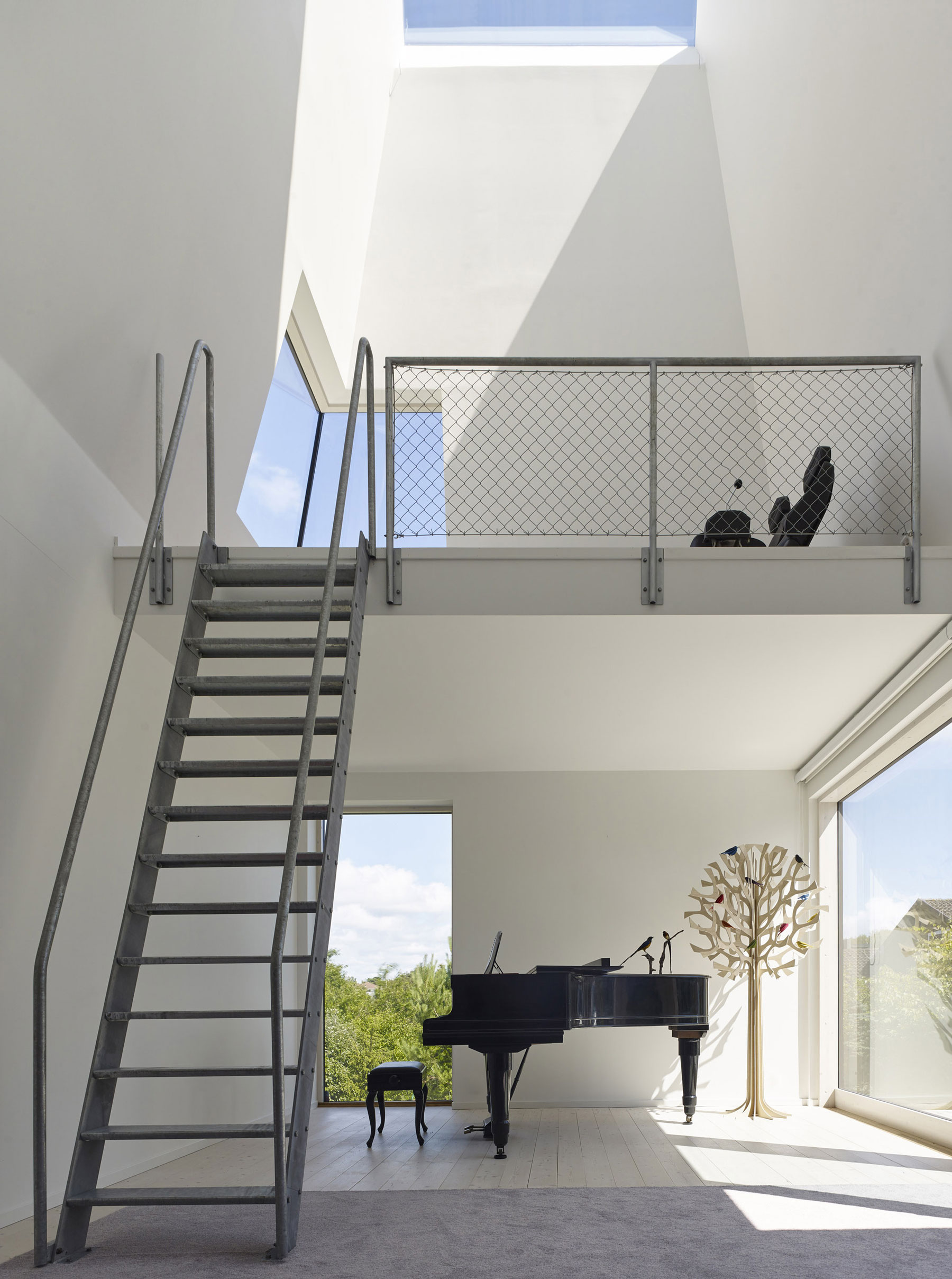 A Small and Elegant Home for a Young Couple in Gothenburg, Sweden by Wingardhs (10)