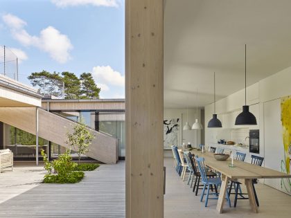 A Small and Elegant Home for a Young Couple in Gothenburg, Sweden by Wingardhs (7)