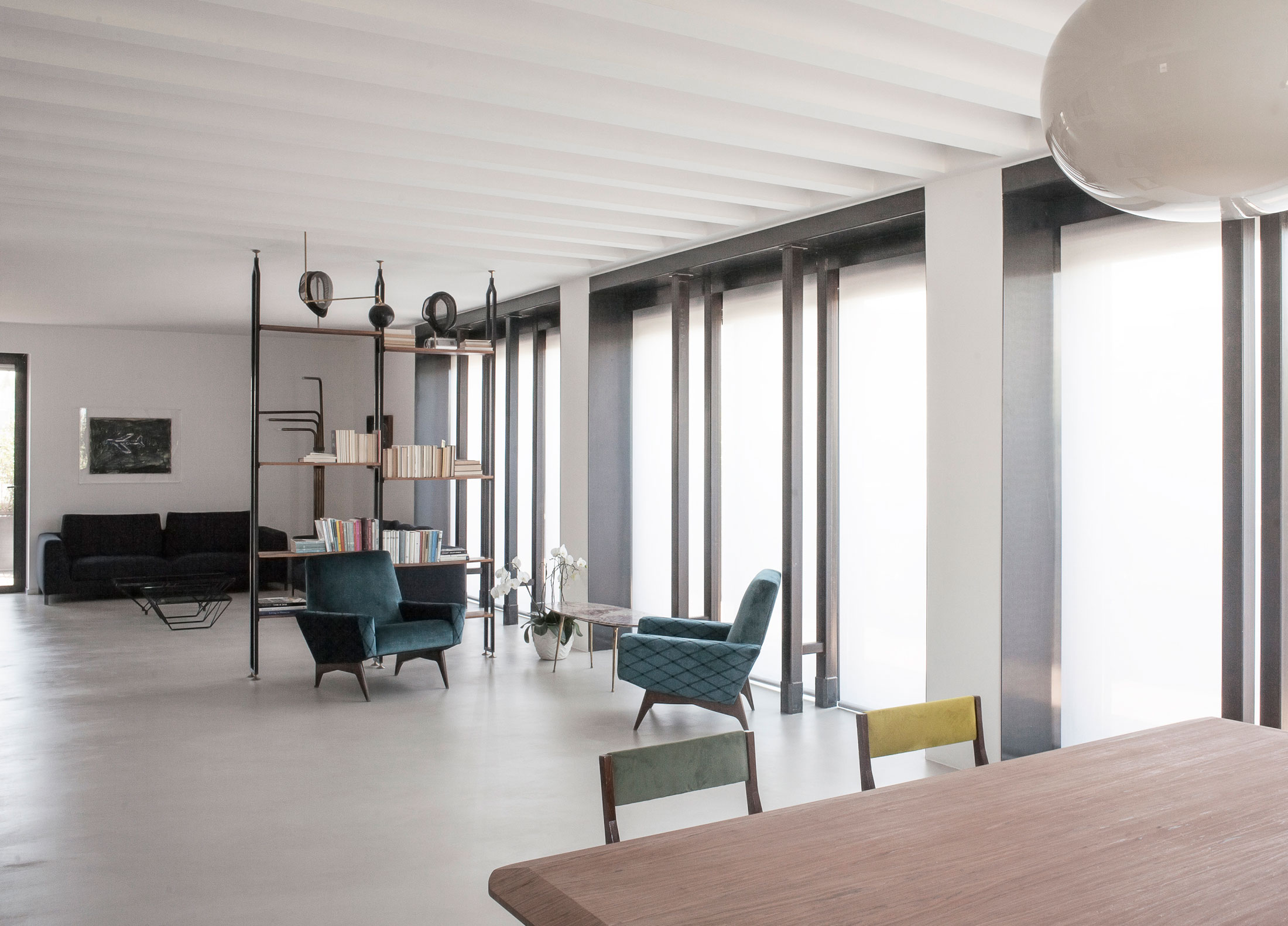 A Smart and Stylish Home Filled with Modern Elegance in Bari, Italy by 3C+M architettura (1)