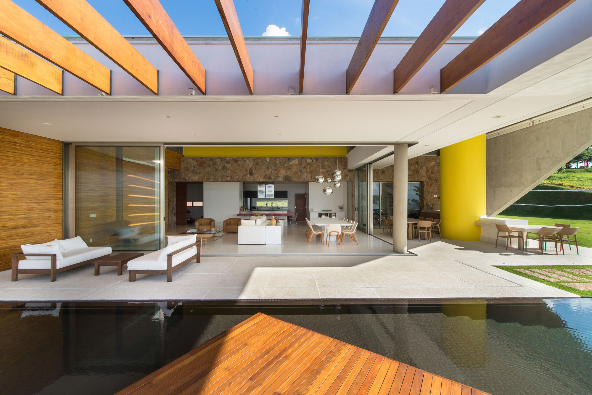 A Smooth and Elegant Contemporary Home with Stunning Views in Itupeva, Brazil by Gustavo Arbex (1)