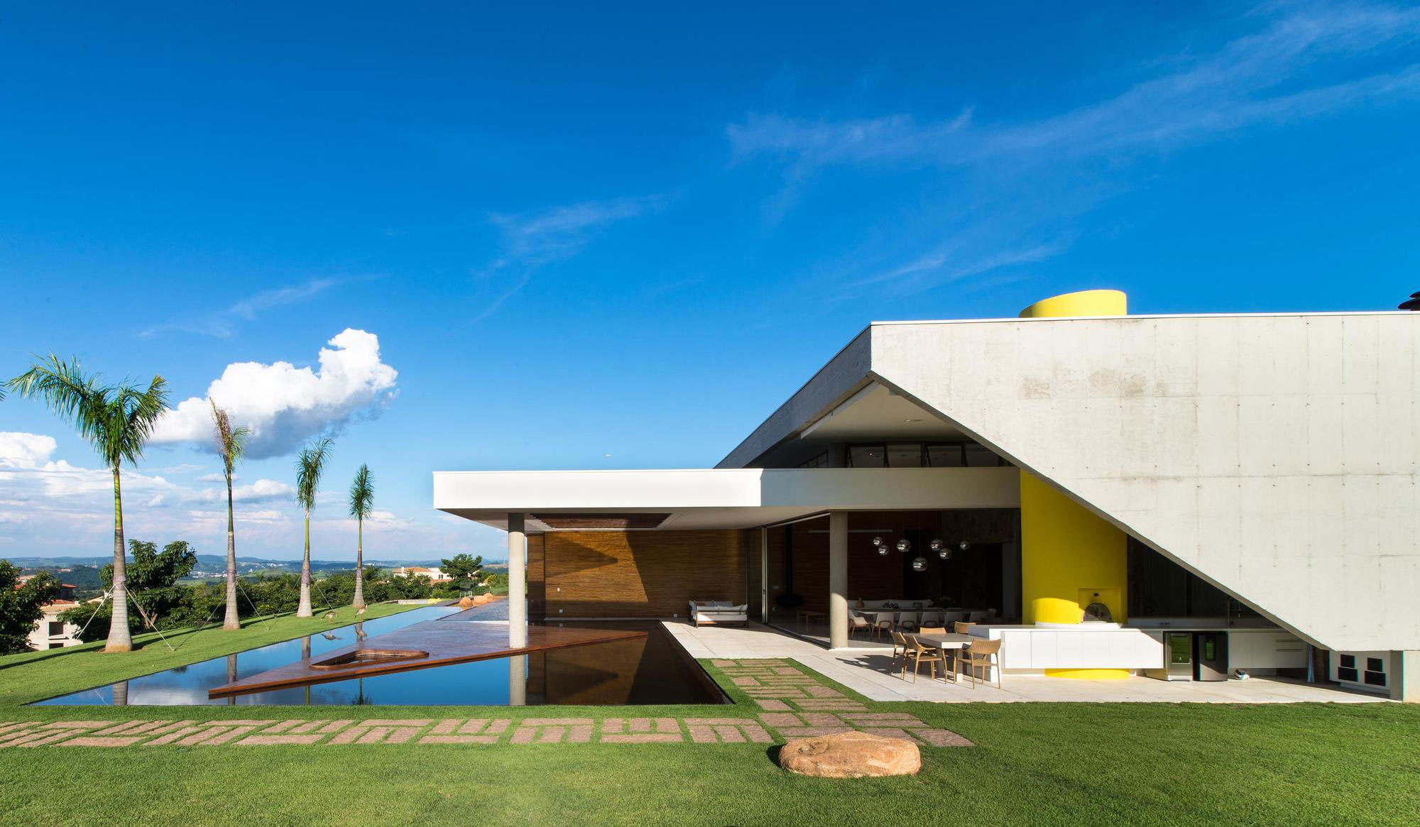A Smooth and Elegant Contemporary Home with Stunning Views in Itupeva, Brazil by Gustavo Arbex (11)