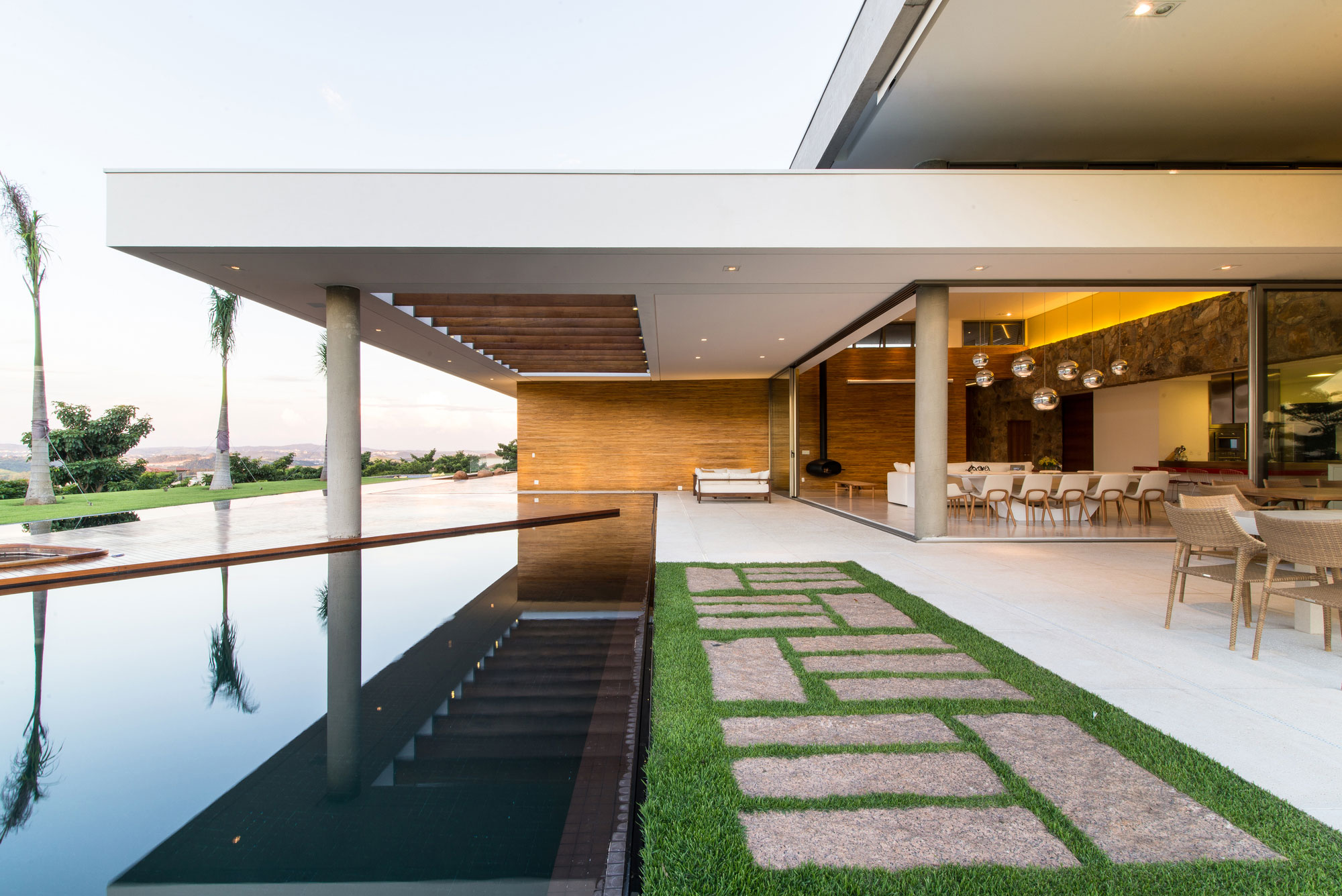 A Smooth and Elegant Contemporary Home with Stunning Views in Itupeva, Brazil by Gustavo Arbex (12)