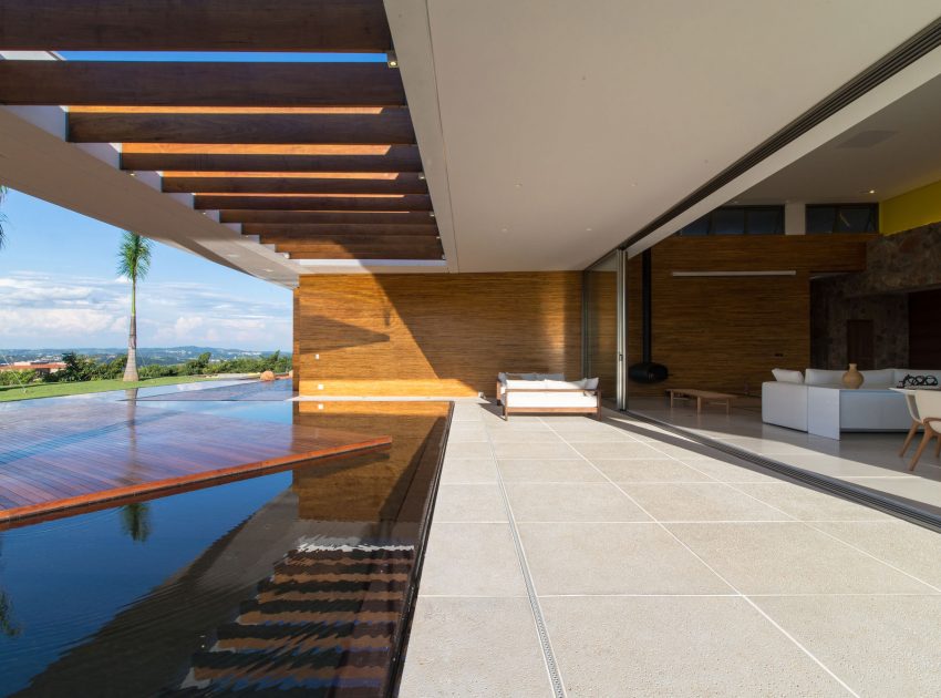 A Smooth and Elegant Contemporary Home with Stunning Views in Itupeva, Brazil by Gustavo Arbex (13)