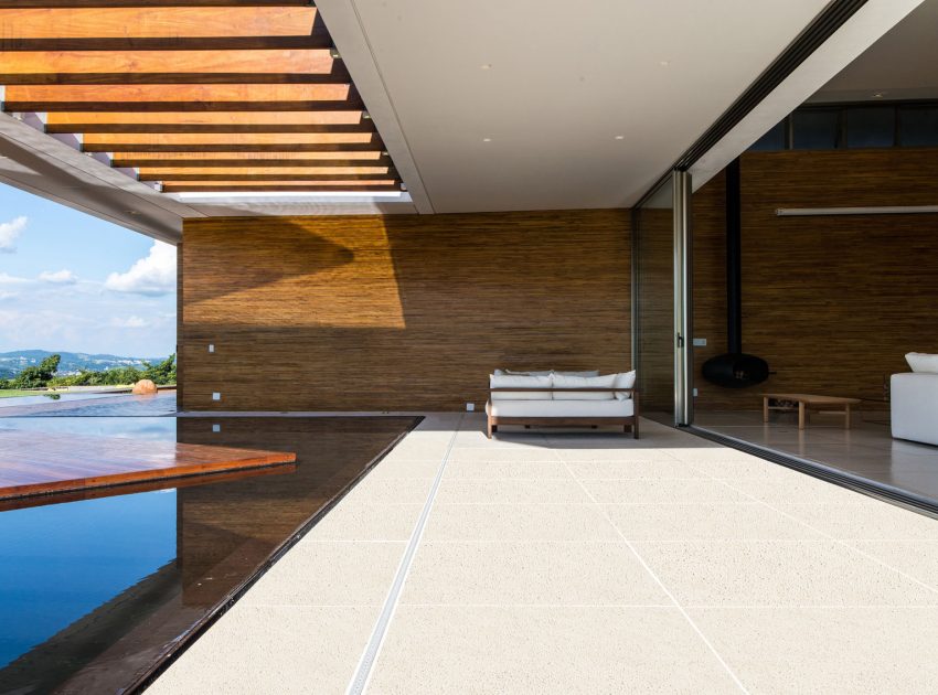 A Smooth and Elegant Contemporary Home with Stunning Views in Itupeva, Brazil by Gustavo Arbex (14)