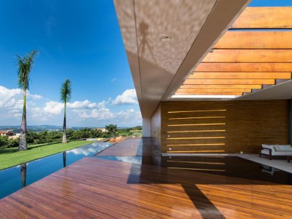A Smooth and Elegant Contemporary Home with Stunning Views in Itupeva, Brazil by Gustavo Arbex (15)