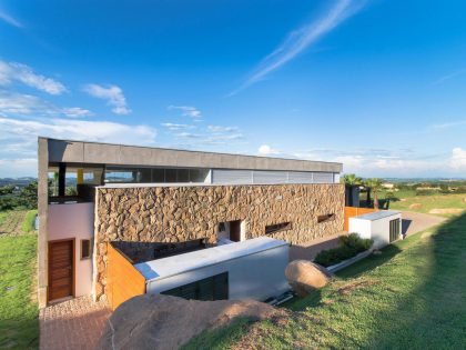 A Smooth and Elegant Contemporary Home with Stunning Views in Itupeva, Brazil by Gustavo Arbex (18)