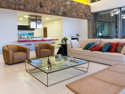 A Smooth and Elegant Contemporary Home with Stunning Views in Itupeva, Brazil by Gustavo Arbex (19)