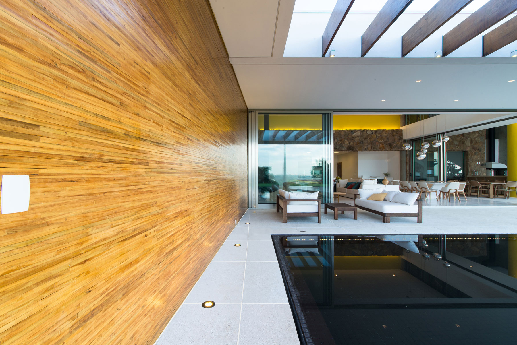 A Smooth and Elegant Contemporary Home with Stunning Views in Itupeva, Brazil by Gustavo Arbex (2)
