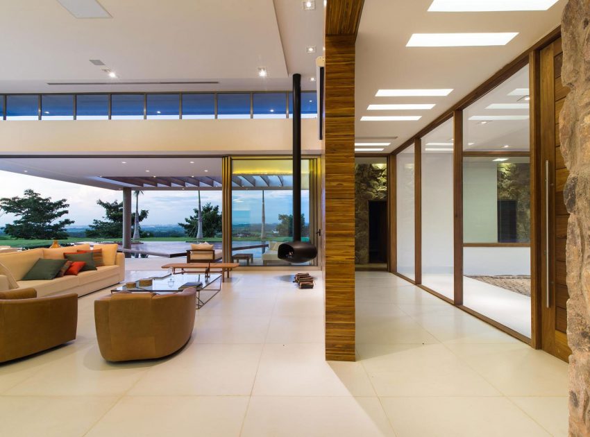 A Smooth and Elegant Contemporary Home with Stunning Views in Itupeva, Brazil by Gustavo Arbex (21)