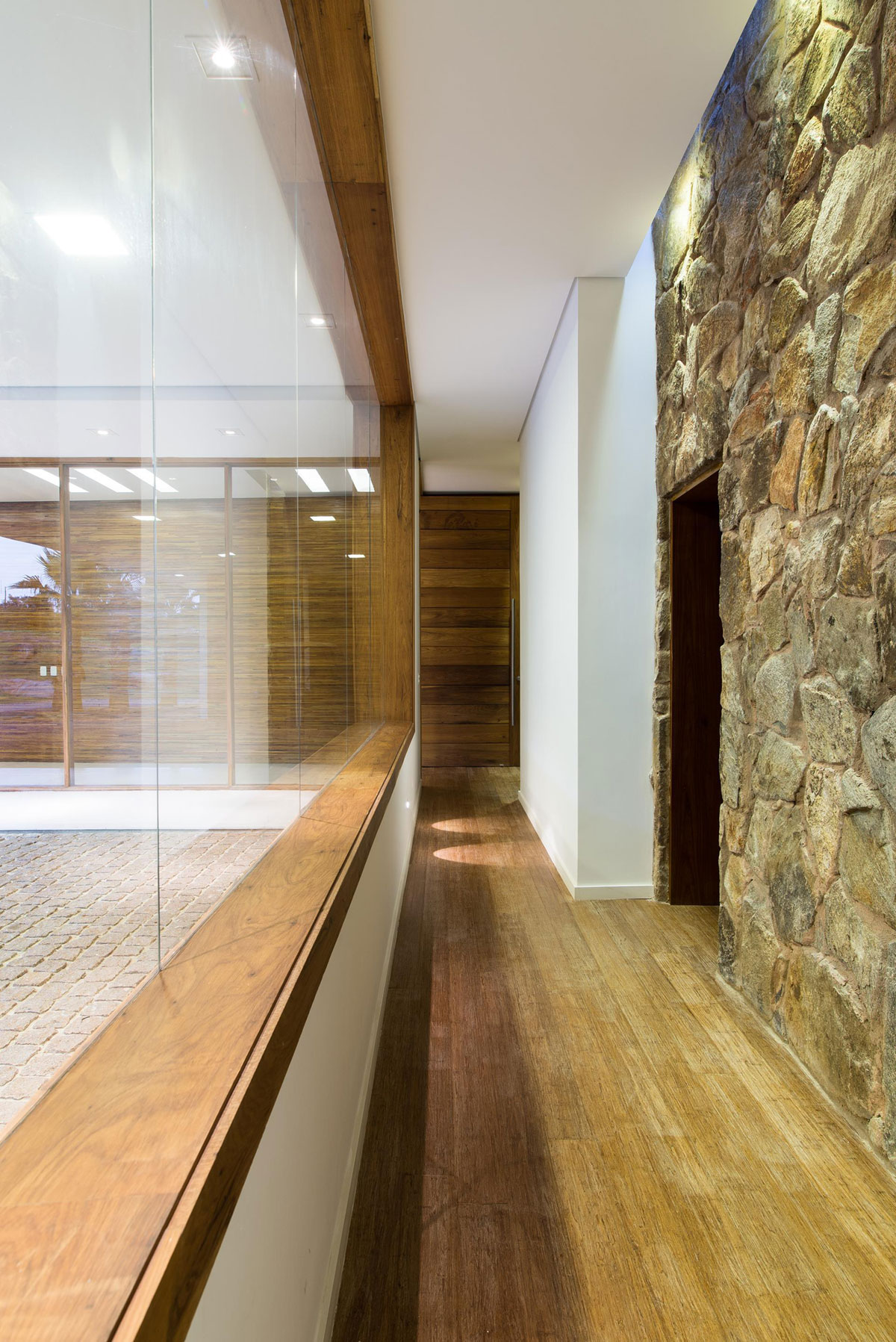 A Smooth and Elegant Contemporary Home with Stunning Views in Itupeva, Brazil by Gustavo Arbex (23)