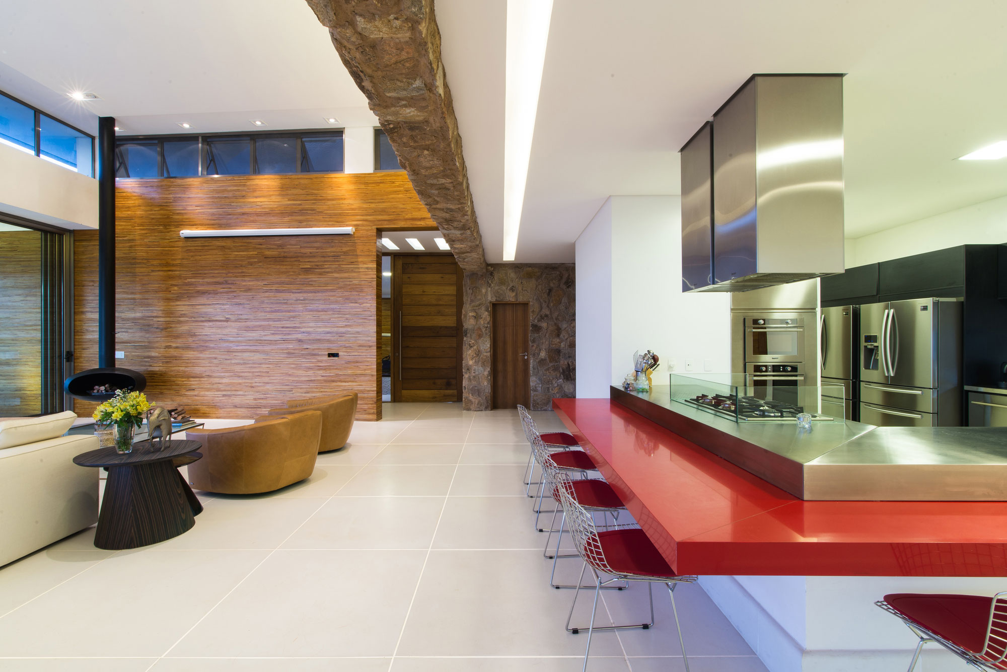 A Smooth and Elegant Contemporary Home with Stunning Views in Itupeva, Brazil by Gustavo Arbex (26)