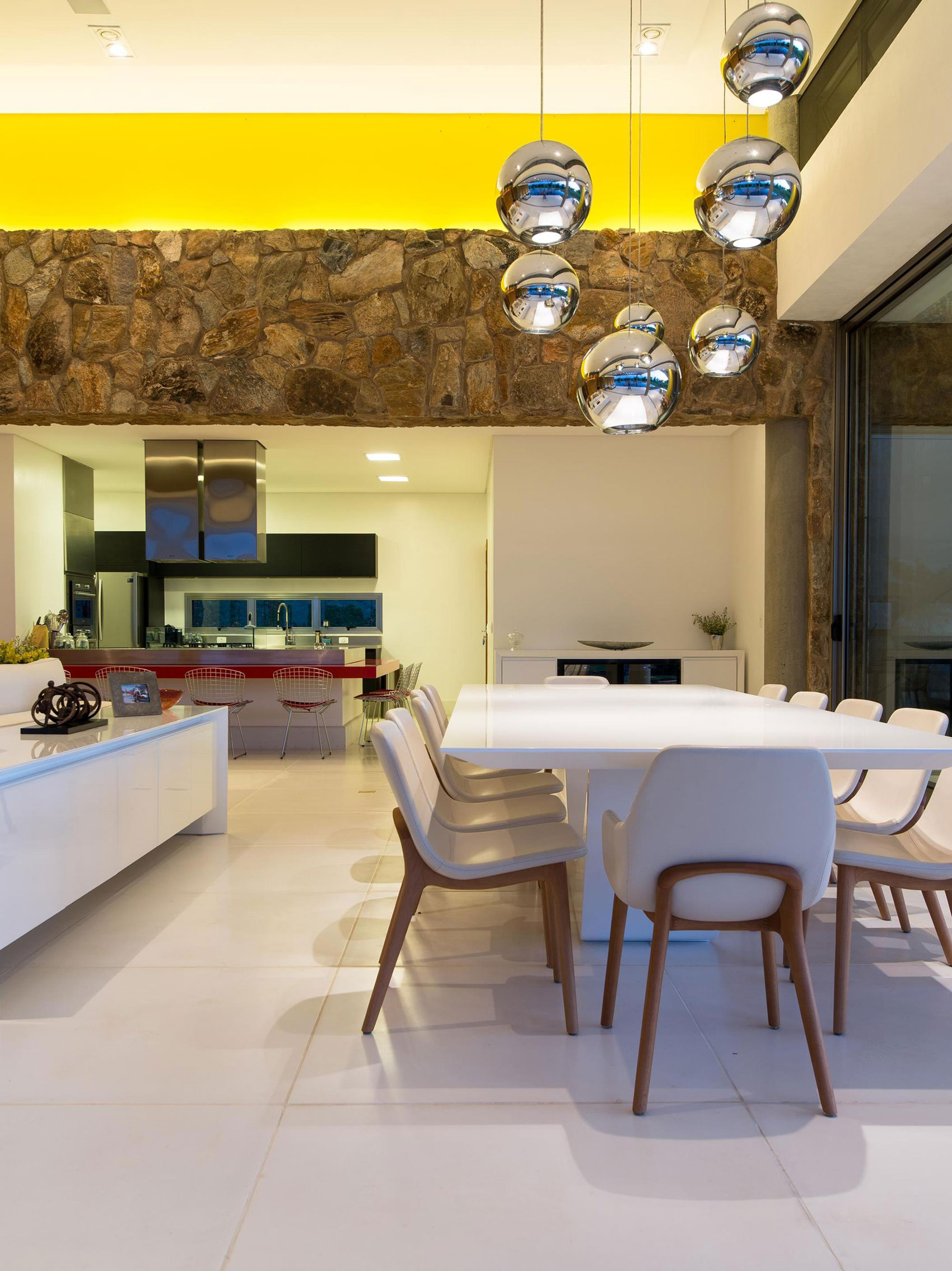 A Smooth and Elegant Contemporary Home with Stunning Views in Itupeva, Brazil by Gustavo Arbex (27)