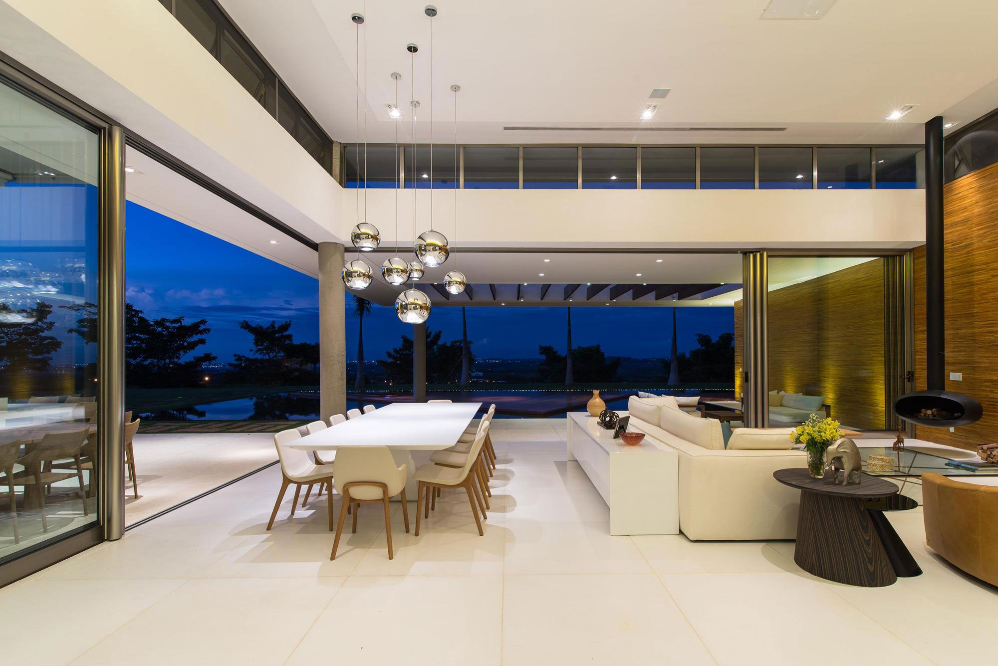 A Smooth and Elegant Contemporary Home with Stunning Views in Itupeva, Brazil by Gustavo Arbex (29)