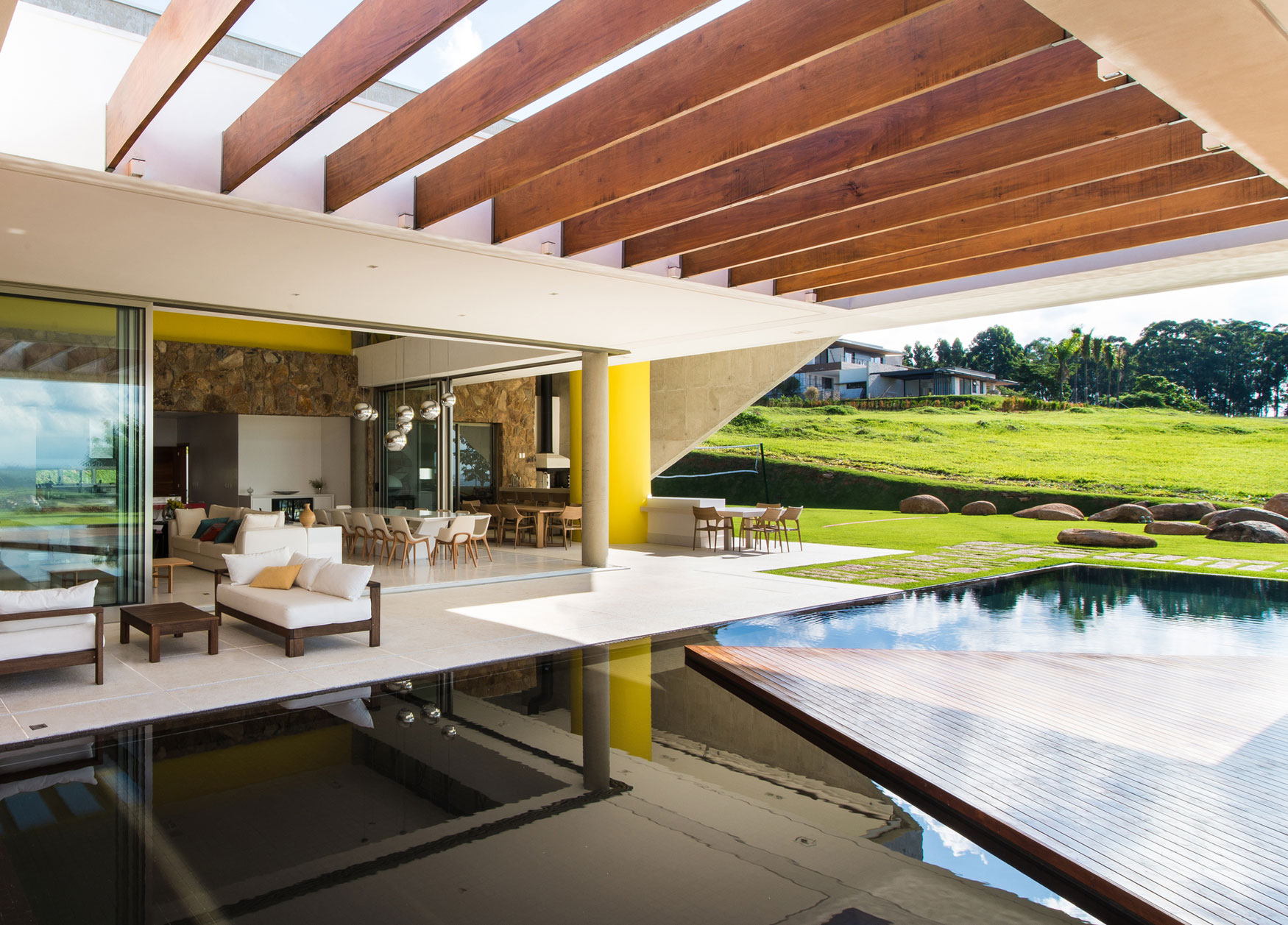 A Smooth and Elegant Contemporary Home with Stunning Views in Itupeva, Brazil by Gustavo Arbex (3)