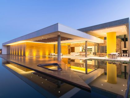 A Smooth and Elegant Contemporary Home with Stunning Views in Itupeva, Brazil by Gustavo Arbex (33)