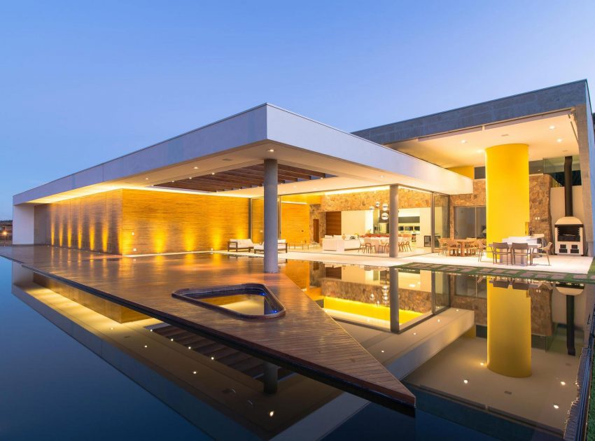 A Smooth and Elegant Contemporary Home with Stunning Views in Itupeva, Brazil by Gustavo Arbex (33)