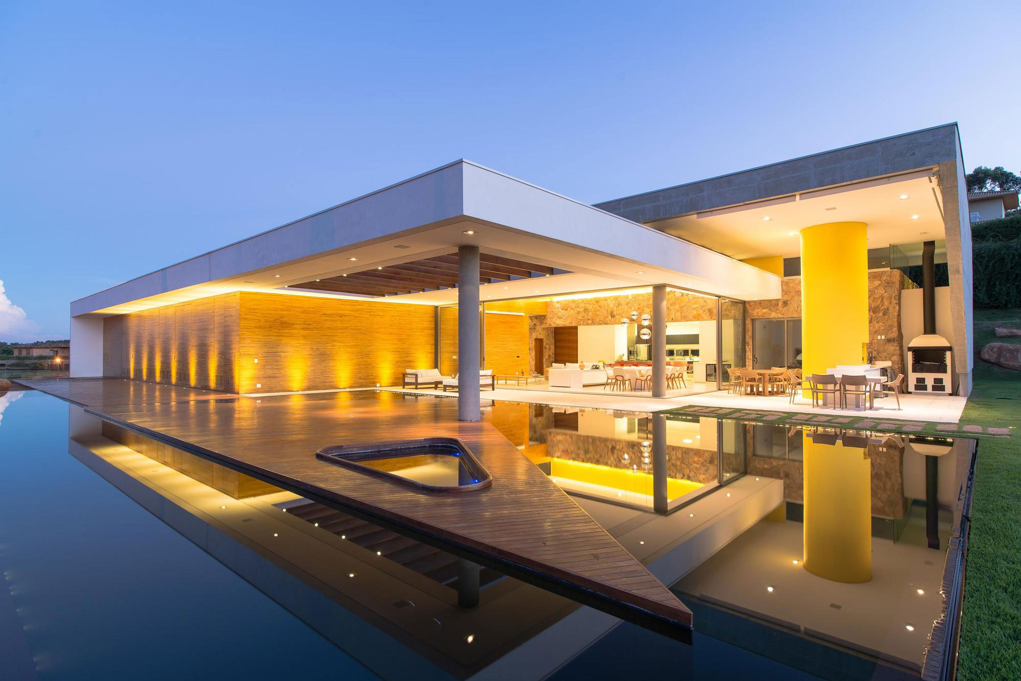 A Smooth and Elegant Contemporary Home with Stunning Views in Itupeva, Brazil by Gustavo Arbex (33)