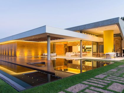 A Smooth and Elegant Contemporary Home with Stunning Views in Itupeva, Brazil by Gustavo Arbex (34)