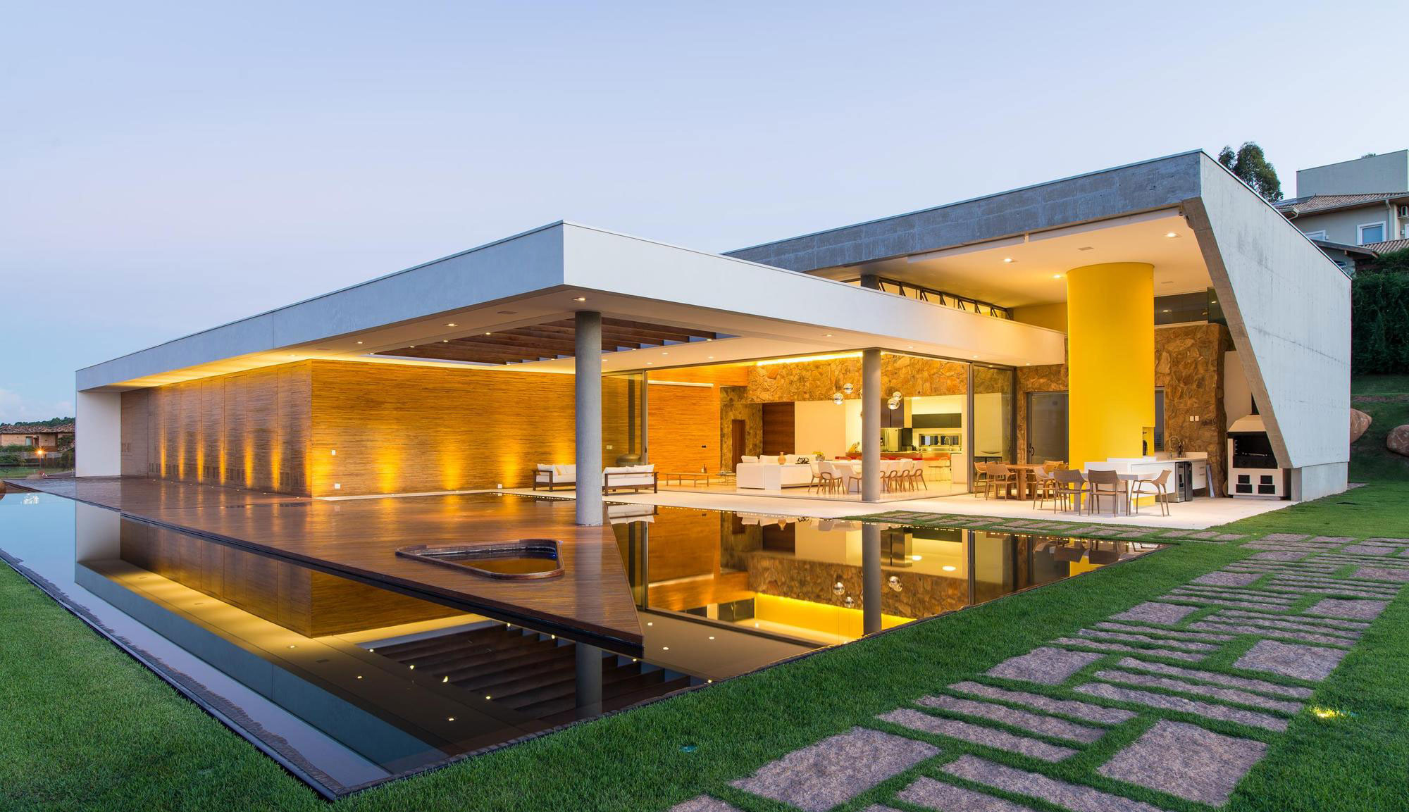 A Smooth and Elegant Contemporary Home with Stunning Views in Itupeva, Brazil by Gustavo Arbex (34)