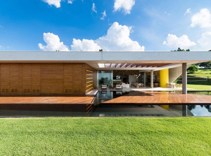 A Smooth and Elegant Contemporary Home with Stunning Views in Itupeva, Brazil by Gustavo Arbex (5)