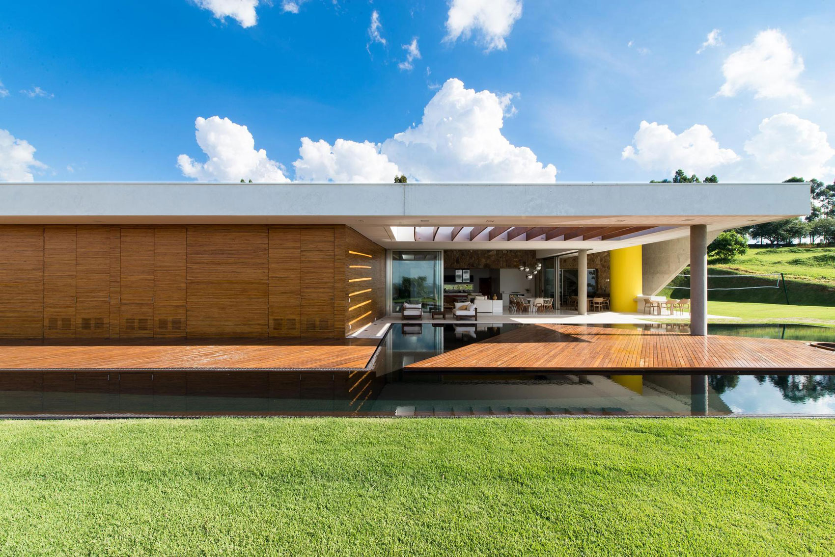 A Smooth and Elegant Contemporary Home with Stunning Views in Itupeva, Brazil by Gustavo Arbex (5)