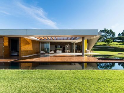 A Smooth and Elegant Contemporary Home with Stunning Views in Itupeva, Brazil by Gustavo Arbex (6)