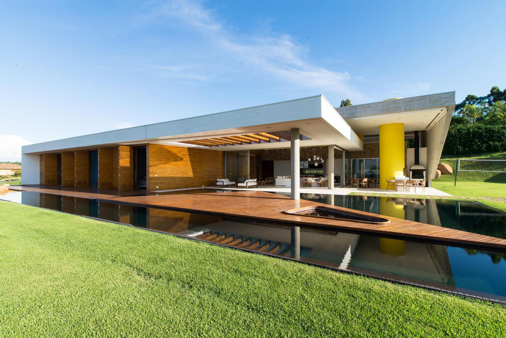 A Smooth and Elegant Contemporary Home with Stunning Views in Itupeva, Brazil by Gustavo Arbex (7)