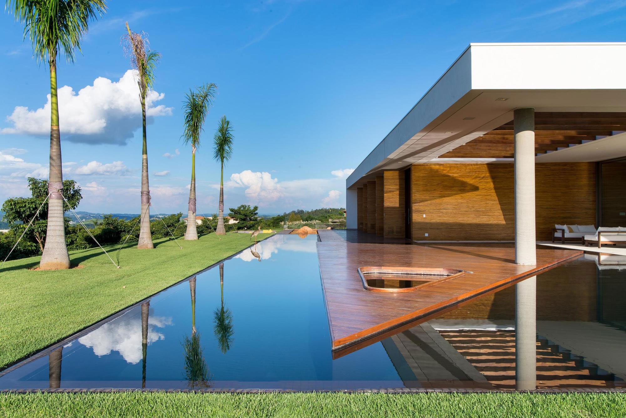 A Smooth and Elegant Contemporary Home with Stunning Views in Itupeva, Brazil by Gustavo Arbex (9)
