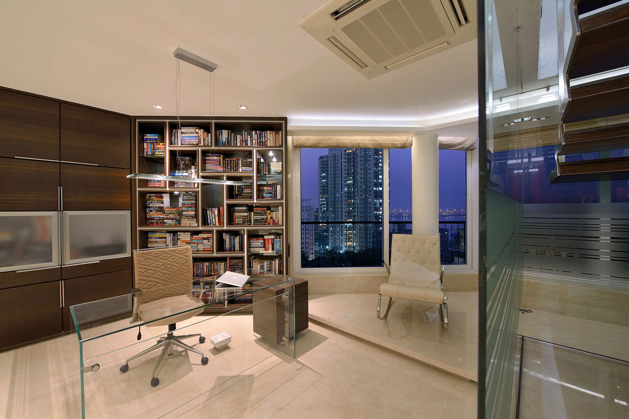 A Sophisticated Triplex Penthouse with Splendid and Elegant Ambiance in Mumbai, India by Space Dynamix (16)