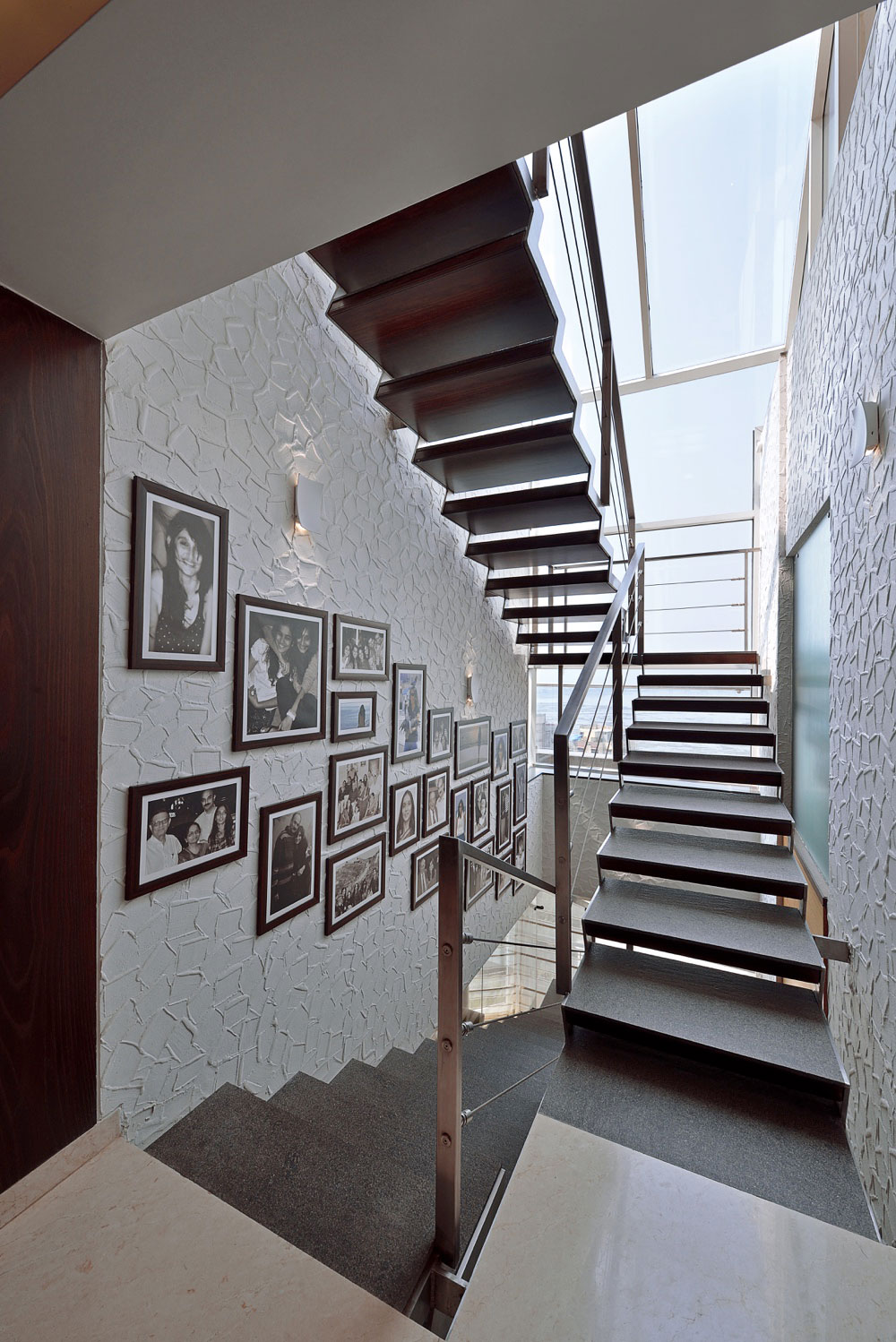 A Sophisticated Triplex Penthouse with Splendid and Elegant Ambiance in Mumbai, India by Space Dynamix (8)