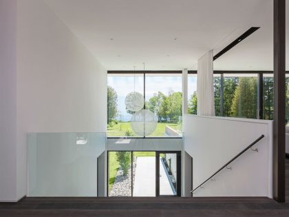 A Spacious Contemporary Home for a Young Professional Couple in Scarborough Bluffs by rzlbd (11)