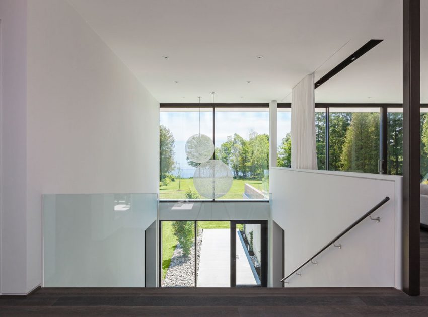 A Spacious Contemporary Home for a Young Professional Couple in Scarborough Bluffs by rzlbd (11)