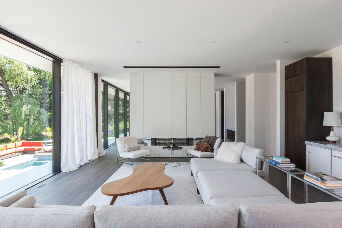 A Spacious Contemporary Home for a Young Professional Couple in Scarborough Bluffs by rzlbd (5)