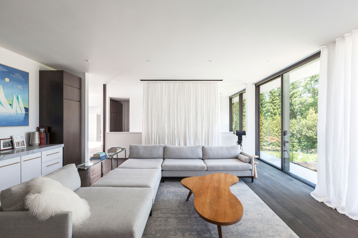A Spacious Contemporary Home for a Young Professional Couple in Scarborough Bluffs by rzlbd (6)