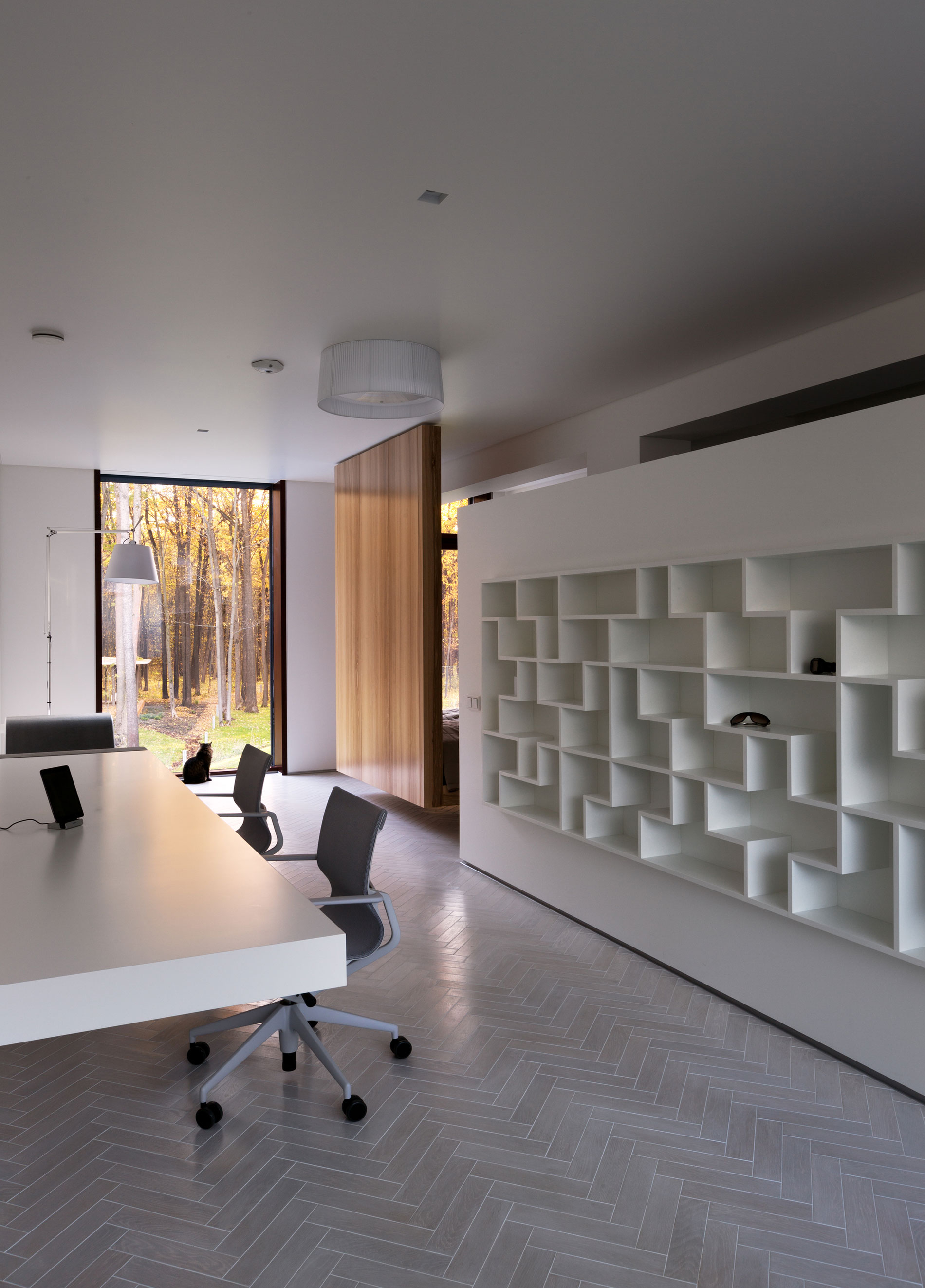 A Spacious Contemporary House Hidden in a Dense Oak Forest in Kharkiv, Ukraine by Drozdov&Partners (11)