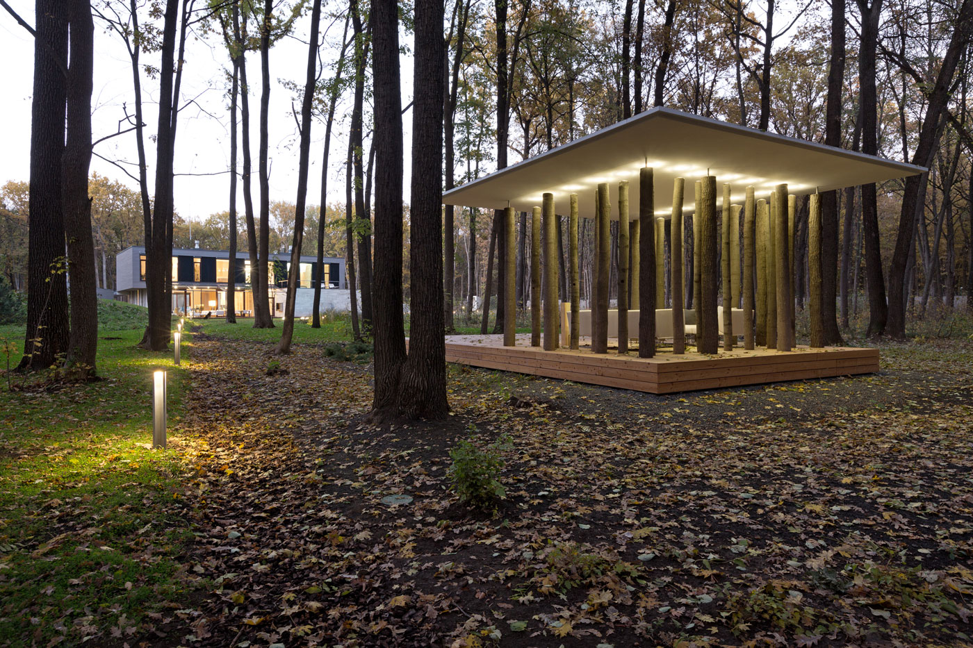 A Spacious Contemporary House Hidden in a Dense Oak Forest in Kharkiv, Ukraine by Drozdov&Partners (14)