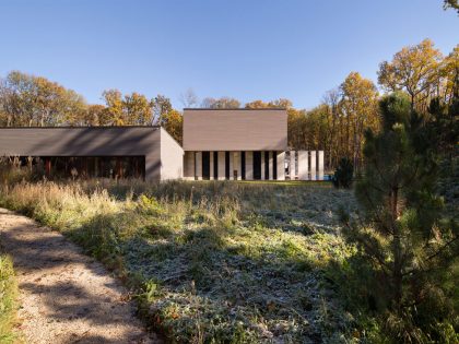 A Spacious Contemporary House Hidden in a Dense Oak Forest in Kharkiv, Ukraine by Drozdov&Partners (2)