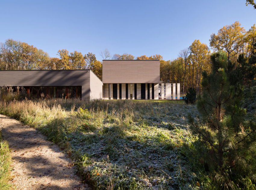A Spacious Contemporary House Hidden in a Dense Oak Forest in Kharkiv, Ukraine by Drozdov&Partners (2)