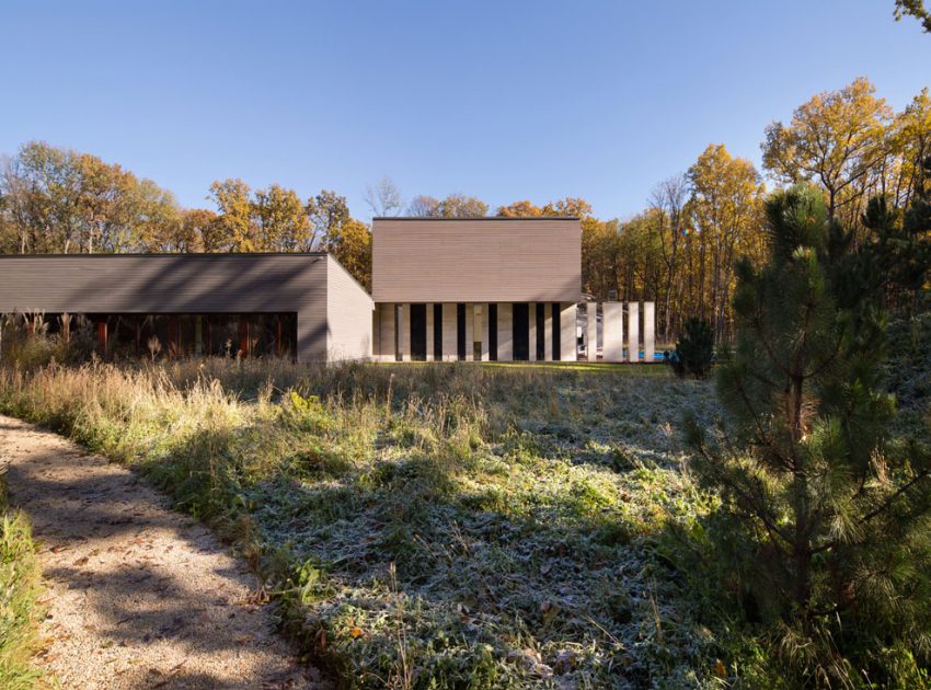 A Spacious Contemporary House Hidden in a Dense Oak Forest in Kharkiv, Ukraine by Drozdov&Partners (2)