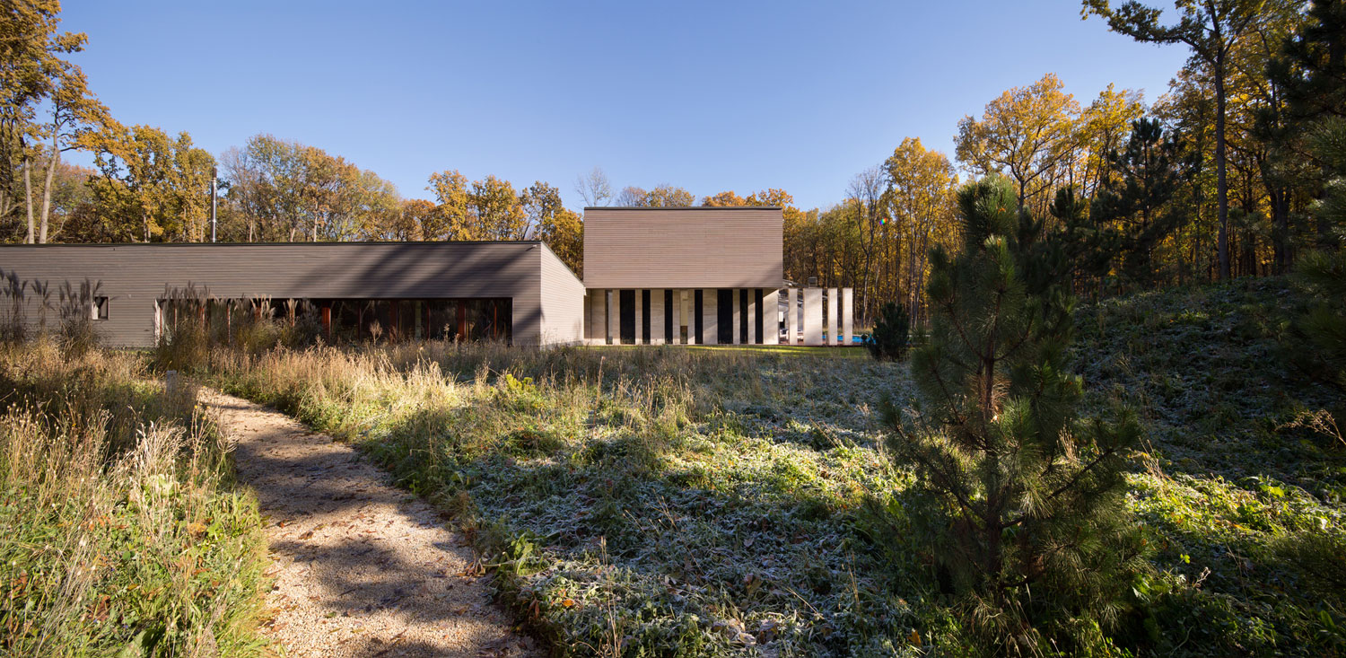 A Spacious Contemporary House Hidden in a Dense Oak Forest in Kharkiv, Ukraine by Drozdov&Partners (2)