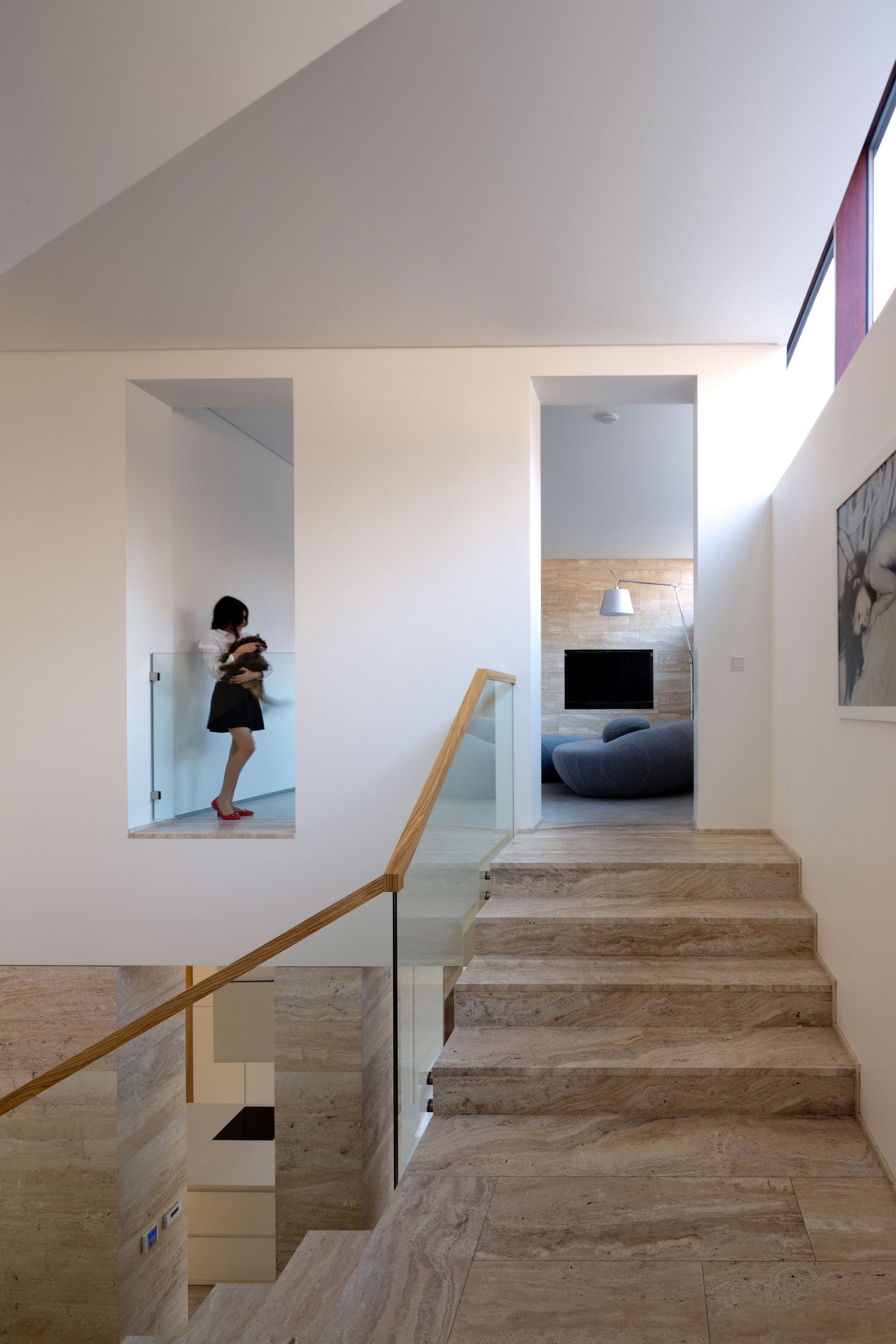 A Spacious Contemporary House Hidden in a Dense Oak Forest in Kharkiv, Ukraine by Drozdov&Partners (8)