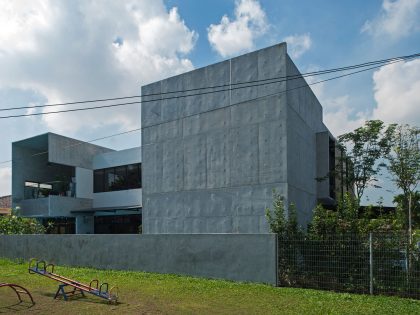 A Spacious Contemporary House with Stunning and Elegant Interiors in Selangor, Malaysia by Seshan Design (1)