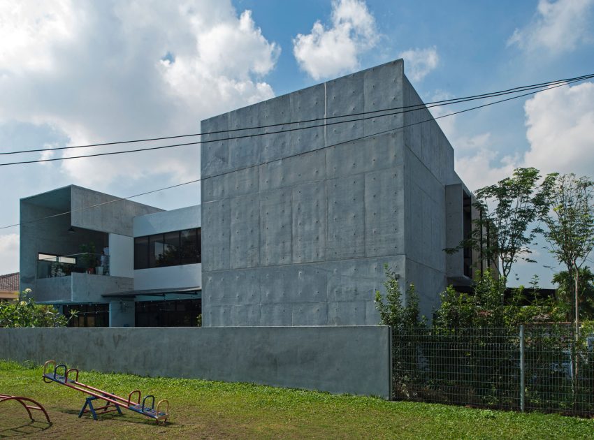 A Spacious Contemporary House with Stunning and Elegant Interiors in Selangor, Malaysia by Seshan Design (1)