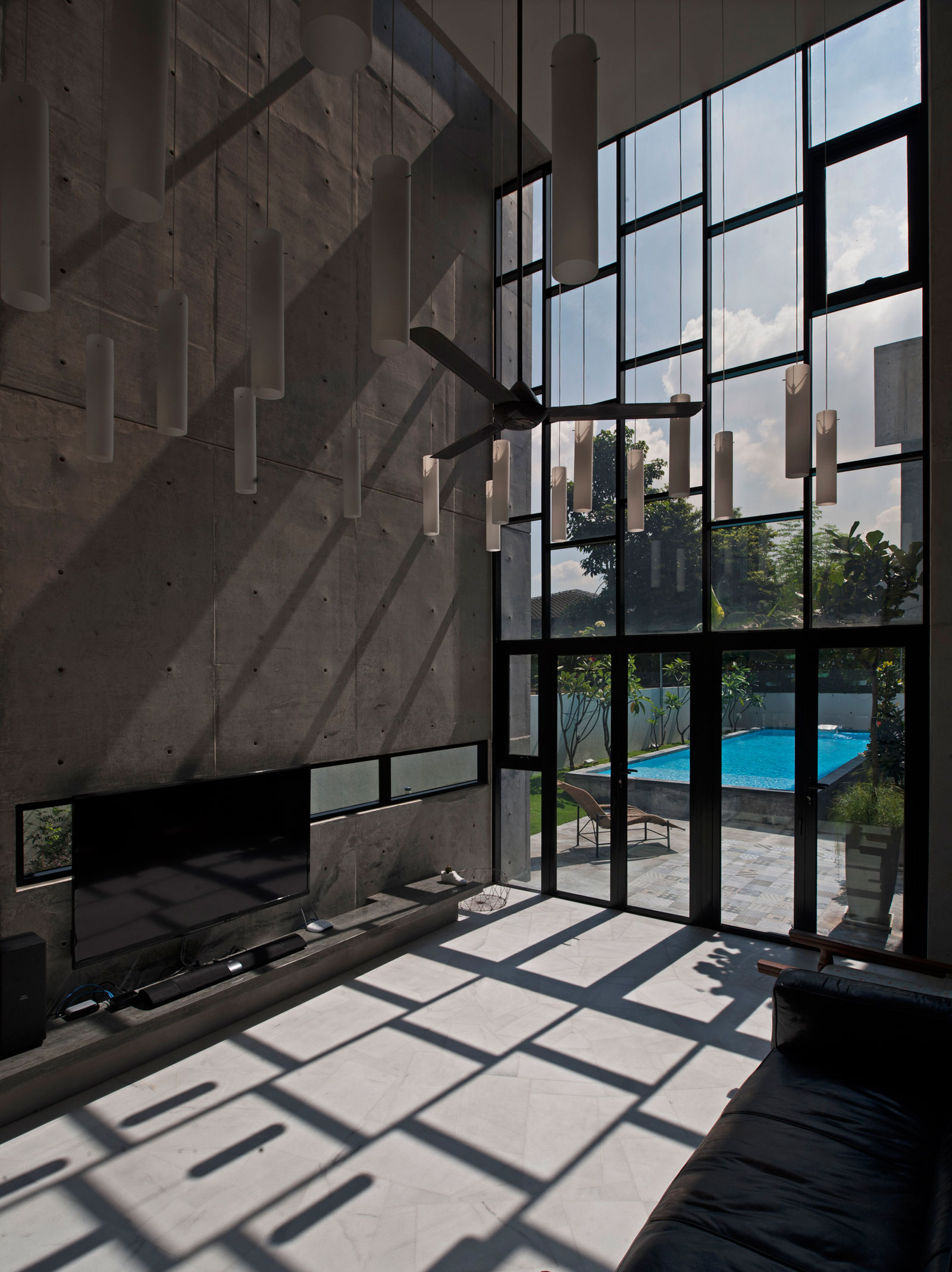 A Spacious Contemporary House with Stunning and Elegant Interiors in Selangor, Malaysia by Seshan Design (10)