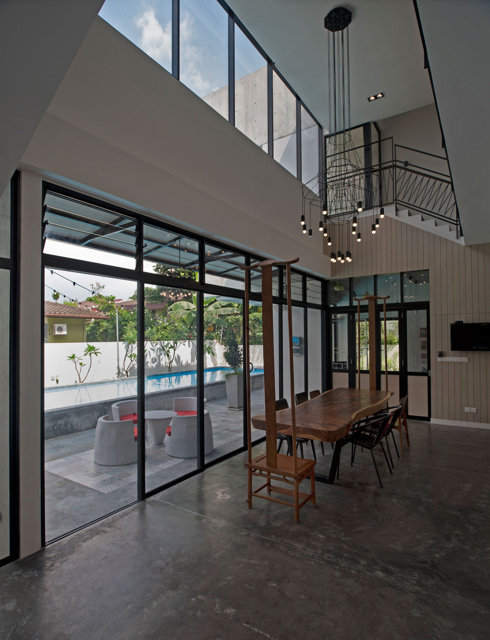 A Spacious Contemporary House with Stunning and Elegant Interiors in Selangor, Malaysia by Seshan Design (11)